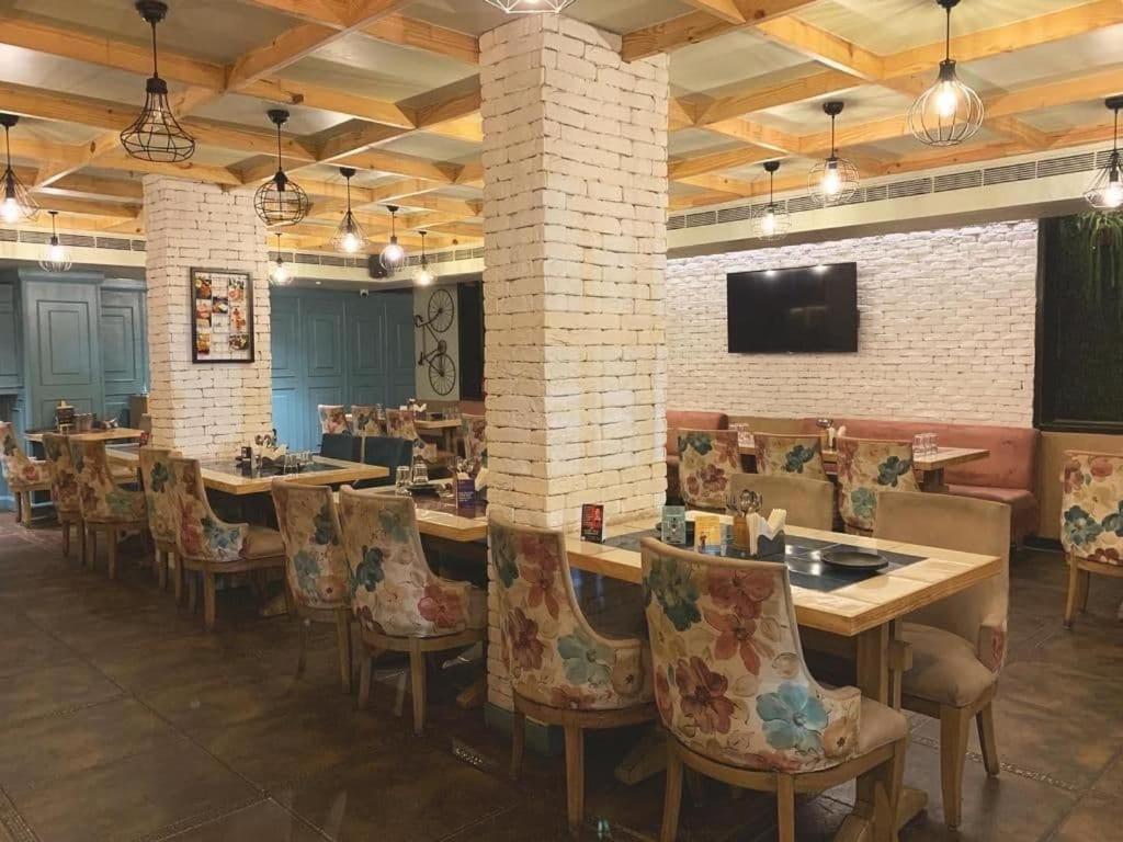 Hotel Punjab Palace Raipur  Bagian luar foto